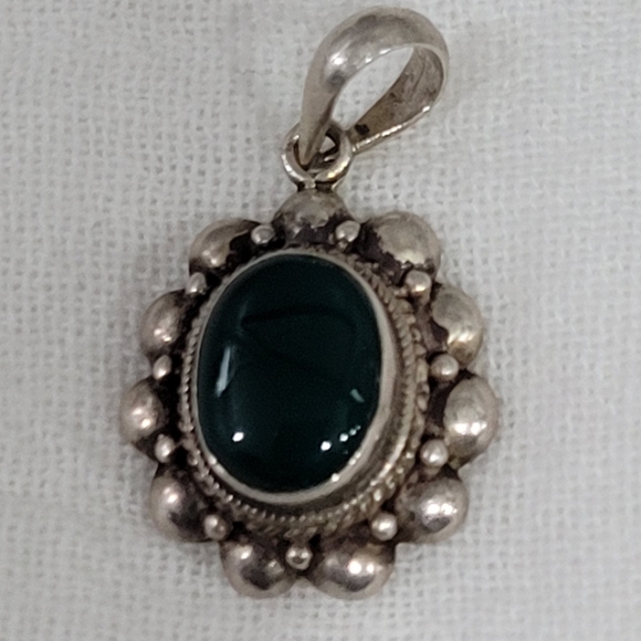 Sterling Silver Pendant - Green Center - Marked - Picture 2 of 9